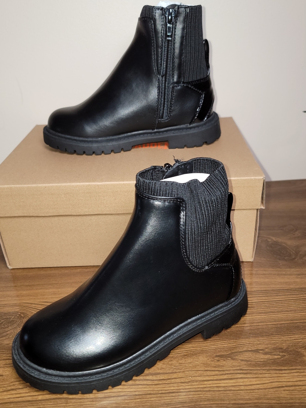 Steve Madden Kids Strling Black Boot with Side Zip - Size 11 Little Kids - Picture 2 of 5
